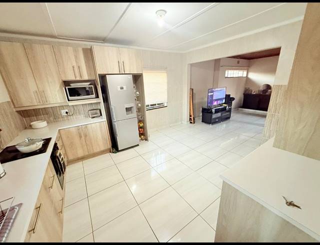 3 BEDROOM HOUSE FOR SALE IN VANDERBIJLPARK CW 5